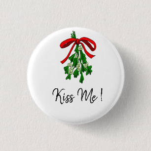 Mistletoe KIss Me 3 Cm Round Badge