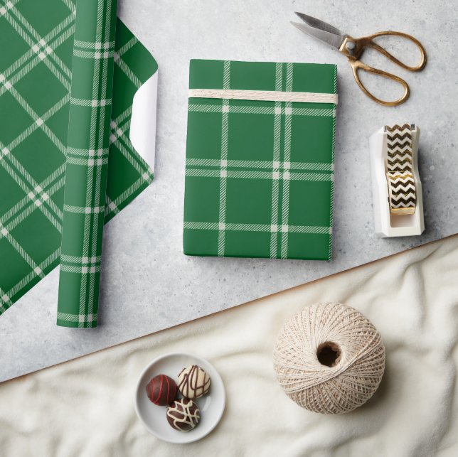 Mistletoe Plaid Wrapping Paper (Crafts)