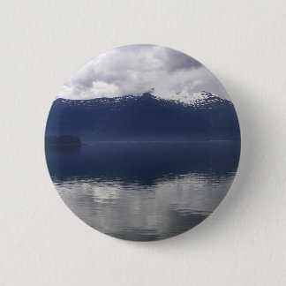 Misty Alaskan Sea in Shades of Blue 6 Cm Round Badge