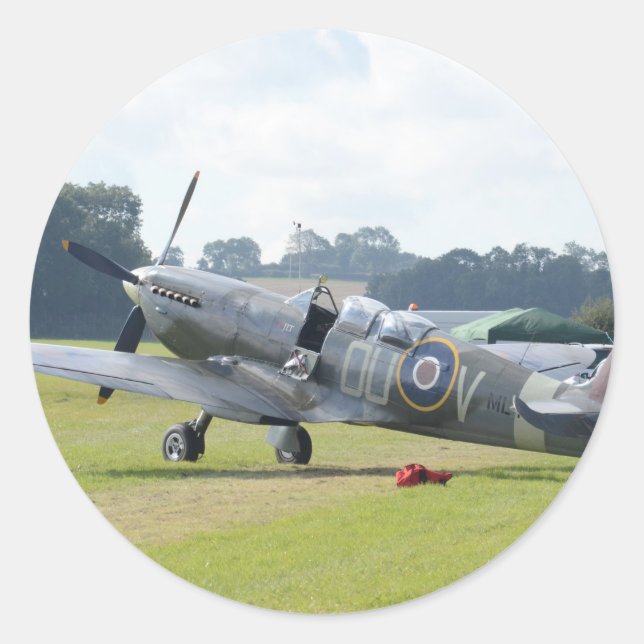 MkIX Spitfire At Rest Classic Round Sticker (Front)