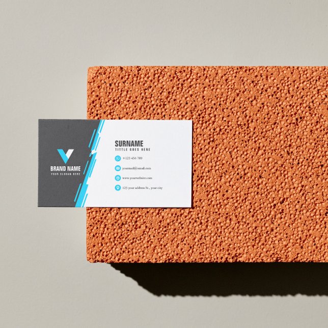 Modern and Dynamic  Business Card (Creator Uploaded)