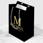 Modern Black and Gold Personalised Groomsman Medium Gift Bag<br><div class="desc">Modern Black and Gold Personalised Groomsman Gifts featuring personalised monogram, groomsman's name and title in gold classic serif font style on black background. Also perfect for Best Man, Father of the Bride and more. Please Note: The foil details are simulated in the artwork. No actual foil will be used in...</div>