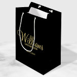 Modern Black and Gold Personalised Groomsman Medium Gift Bag<br><div class="desc">Modern Black and Gold Personalised Groomsman Gifts featuring personalised groomsman's name in gold modern script font style with title and wedding date in modern sans serif font style on black background. Also perfect for best man, father of the bride, bridesmaid, maid of honour, mother of the bride and more. Please...</div>