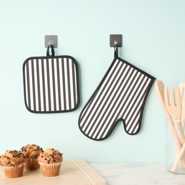 Modern Black and White Striped Oven Mitt & Pot Holder Set (Insitu(Hanging))