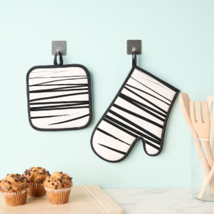 Modern Black & White Lines Abstract Art Oven Mitt & Pot Holder Set