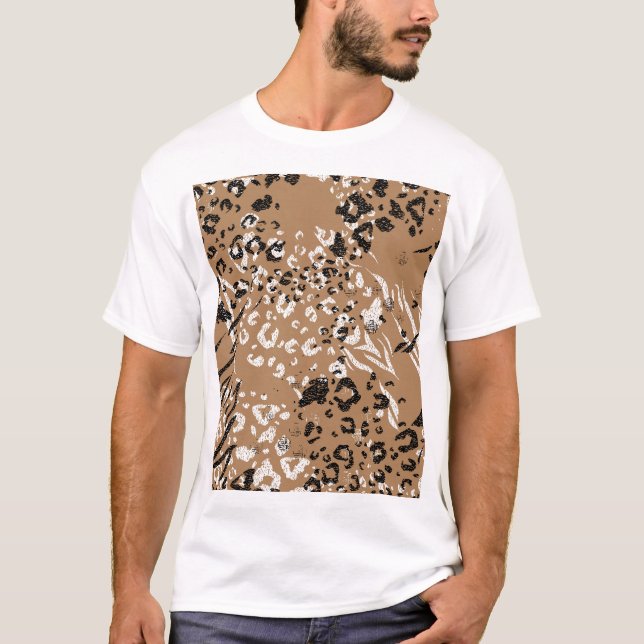 Modern leopard: wild nature pattern. T-Shirt (Front)