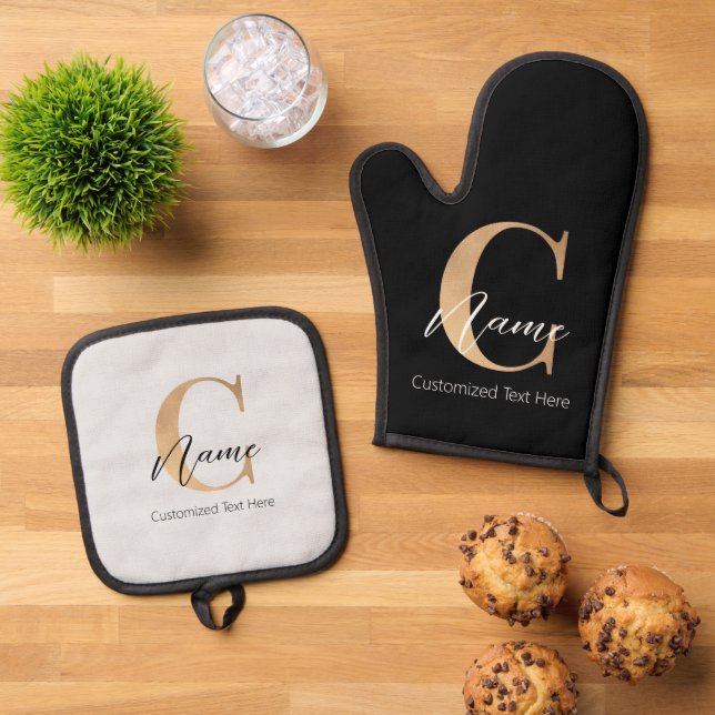 Modern Monogrammed Initial C & Name Personalised Oven Mitt & Pot Holder Set (Top Down)
