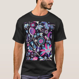 Modern paisley: traditional oriental pattern. T-Shirt