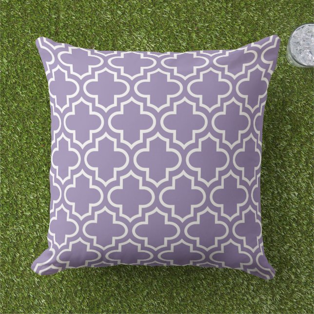 Modern Purple Moroccan Quatrefoil Pattern Cushion (Grass)