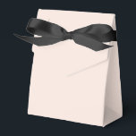 Modern Solid Cream Simple Chic Elegant Favour Box<br><div class="desc">Modern Solid Cream Simple Chic Elegant Favour Boxes features a modern solid red. Perfect for Valentine's Day,  Women's Day,  Mother's Day,  birthday parties,  anniversary,  weddings,  baby showers and more. Created by Evco Studio www.zazzle.com/store/evcostudio</div>