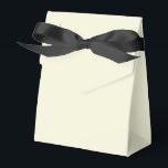 Modern Solid Ivory Simple Chic Elegant Favour Box<br><div class="desc">Modern Solid Ivory Simple Chic Elegant Favour Boxes features a modern solid ivory. Perfect for Valentine's Day,  Women's Day,  Mother's Day,  birthday parties,  anniversary,  weddings,  baby showers and more. Created by Evco Studio www.zazzle.com/store/evcostudio</div>