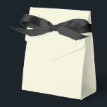 Modern Solid Ivory Simple Chic Elegant Favour Box<br><div class="desc">Modern Solid Ivory Simple Chic Elegant Favour Boxes features a modern solid ivory. Perfect for Valentine's Day,  Women's Day,  Mother's Day,  birthday parties,  anniversary,  weddings,  baby showers and more. Created by Evco Studio www.zazzle.com/store/evcostudio</div>