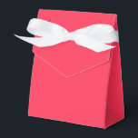 Modern Solid Juicy Red Simple Chic Elegant Favour Box<br><div class="desc">Modern Solid Juicy Red Simple Chic Elegant Favour Boxes features a modern solid juicy red. Perfect for Valentine's Day,  Women's Day,  Mother's Day,  birthday parties,  anniversary,  weddings,  bridal showers,  baby showers and more. Created by Evco Studio www.zazzle.com/store/evcostudio</div>