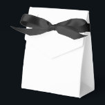 Modern Solid White Simple Chic Elegant Favour Box<br><div class="desc">Modern Solid White Simple Chic Elegant Favour Boxes features a modern solid white. Perfect for Valentine's Day,  Women's Day,  Mother's Day,  birthday parties,  anniversary,  weddings,  baby showers and more. Created by Evco Studio www.zazzle.com/store/evcostudio</div>