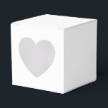 Modern Solid White Simple Chic Elegant Favour Box<br><div class="desc">Modern Solid White Simple Chic Elegant Favour Boxes features a modern solid white. Perfect for Valentine's Day,  Women's Day,  Mother's Day,  birthday parties,  anniversary,  weddings,  baby showers and more. Created by Evco Studio www.zazzle.com/store/evcostudio</div>