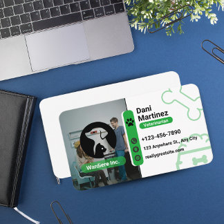 Modern Vet Animal Hospital – Black & Green Business Card
