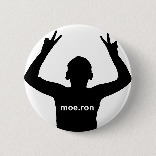 moe.ron 6 cm round badge (Front)