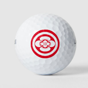 Mokko in a circle golf balls