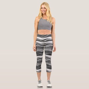 Monochrome Ripples Pattern Capri Leggings