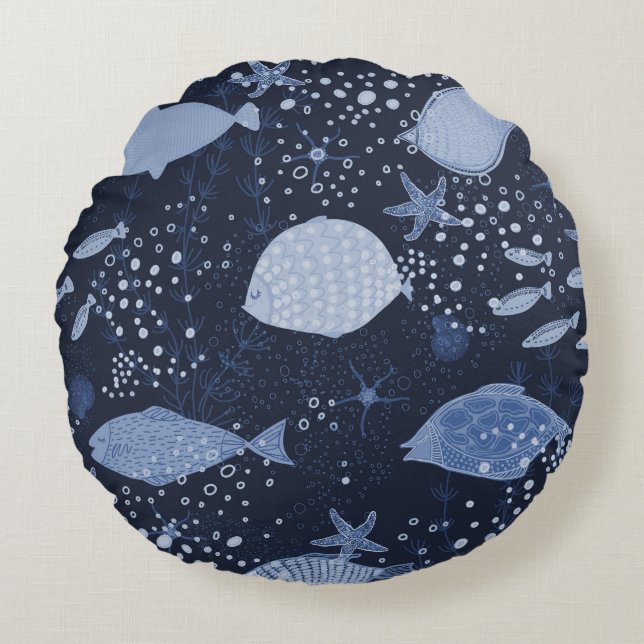 Monochrome sleeping fishes, dark pattern. round cushion (Front)