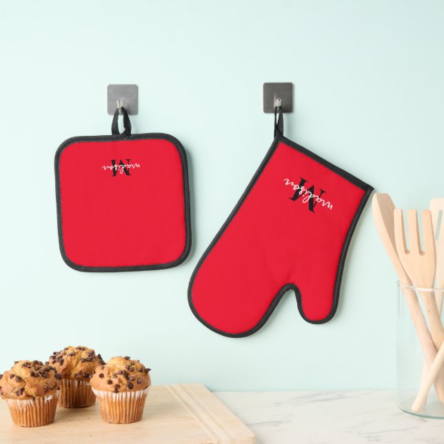 Monogrammed Initial Name Red Oven Mitt & Pot Holder Set (Insitu(Hanging))