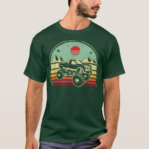 Monster truck vintage- Retro sunset aesthtic art o T-Shirt