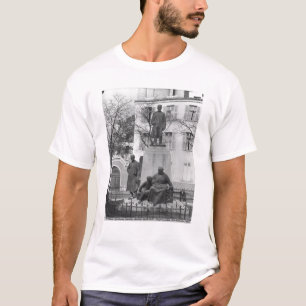 Monument to Emile Zola T-Shirt