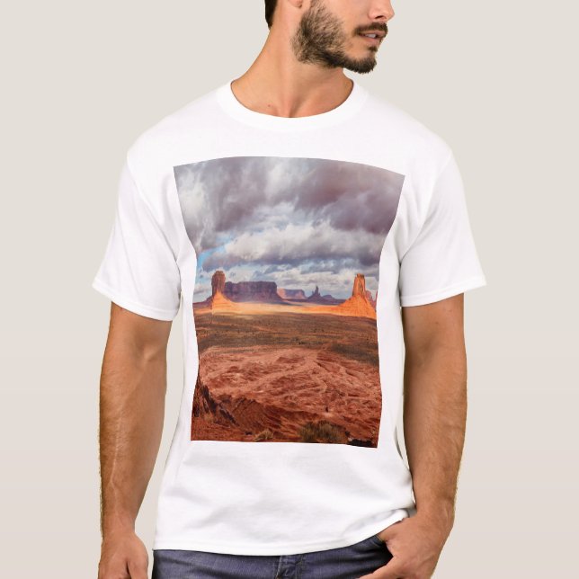 Monument valley landscape, AZ T-Shirt (Front)