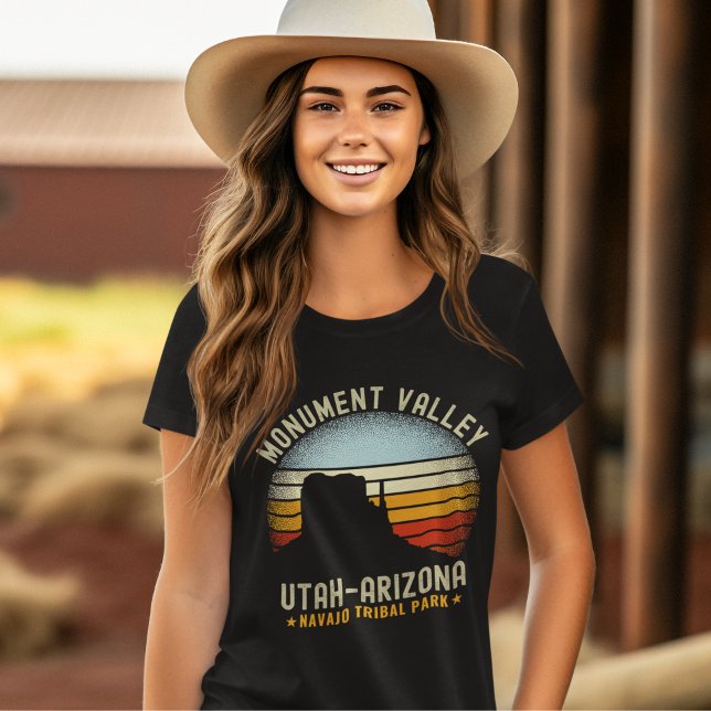 Monument Valley Retro Scenery Utah T-Shirt (Creator Uploaded)