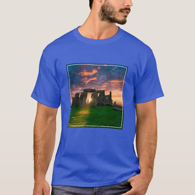Monuments | Stonhenge, England T-Shirt (Front)