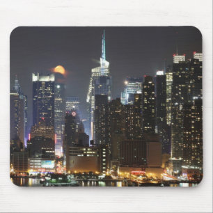 Moon rises over midtown New York. Mouse Pad