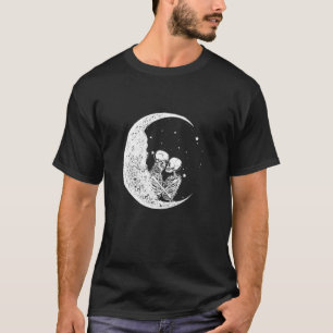 Moon Skeleton Couple Kiss Funny Halloween Costume T-Shirt