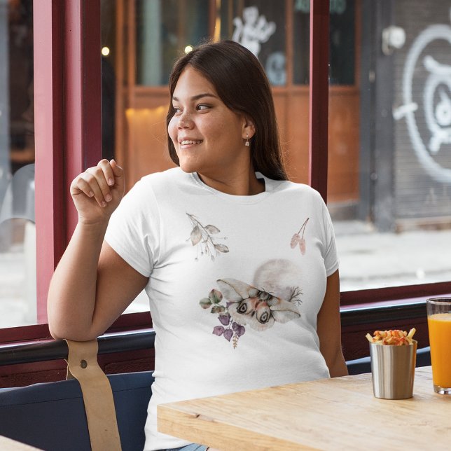 Moonlit Moth Graphic Plus Size T-Shirt (Moonlit Moth Graphic Plus Size T-Shirt)