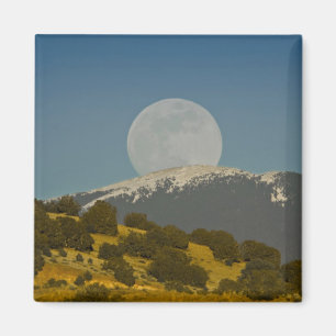 Moonrise over the Sangre de Cristo Mountains, Magnet