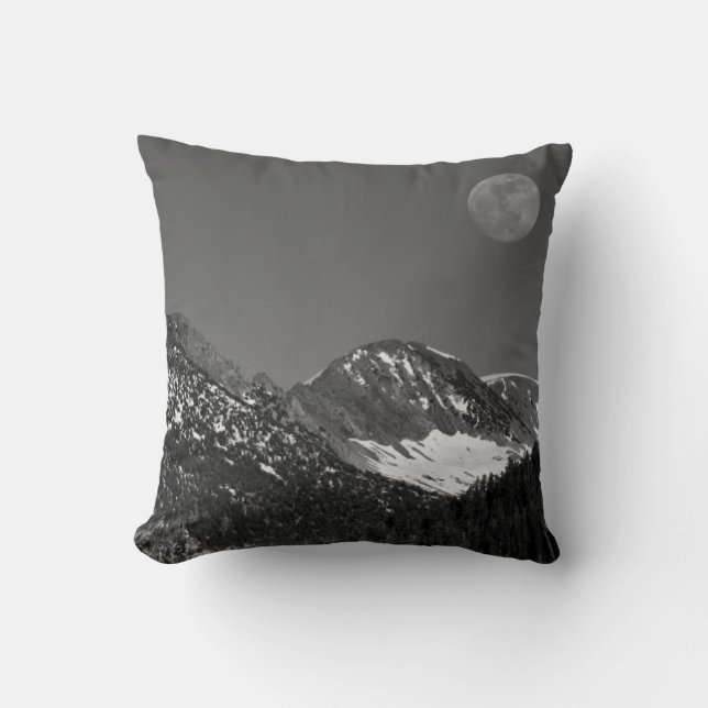 Moonrise, Sierra-Nevada, Glacier Point Vista Cushion (Front)