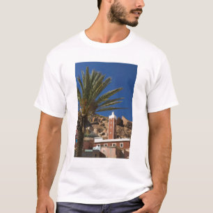 MOROCCO, Anti Atlas, TAFRAOUTE Area: ADAI, Red T-Shirt