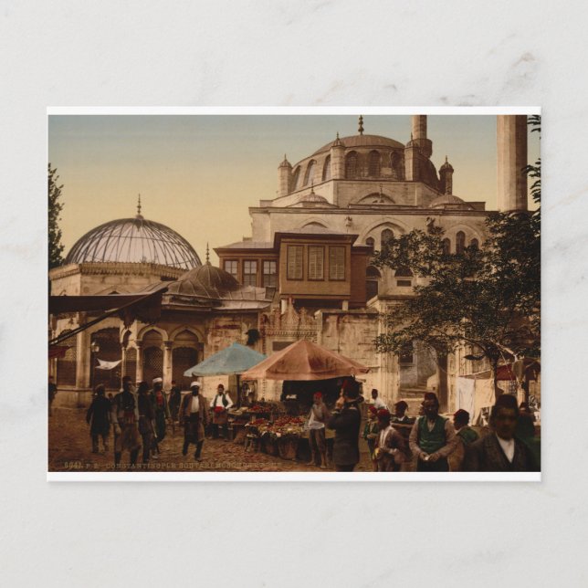 Mosque and street, Scutari, Constantinople, Turkey Postcard (Front)