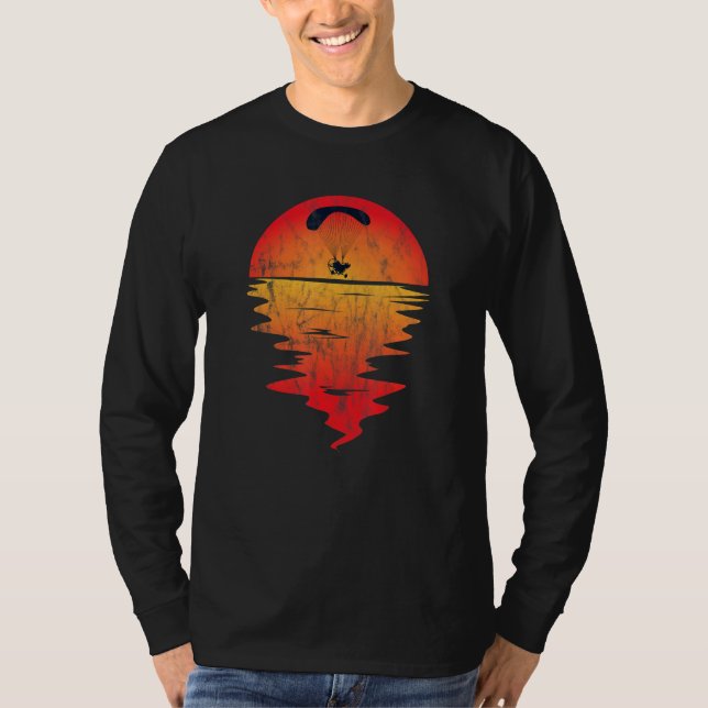 Motor Glider In Front Of The Sunset   Idea T-Shirt (Front)