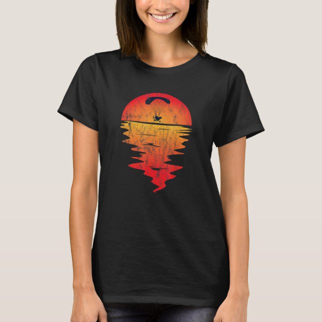 Motor Glider In Front Of The Sunset   Idea T-Shirt (Front)