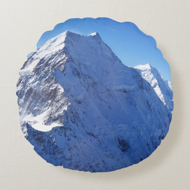 Mount Cook (Aoraki) Peak, New Zealand Round Cushion (Front)
