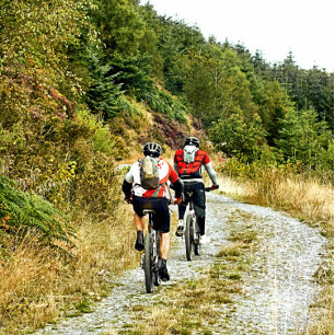 MOUNTAIN BIKING CLASSIC ROUND STICKER