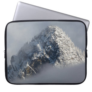 MOUNTAIN COVERED WITH SNOW LAPTOP SLEEVE