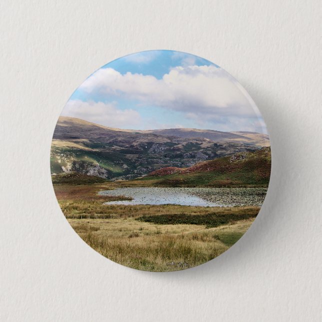 MOUNTAINS 6 CM ROUND BADGE (Front)