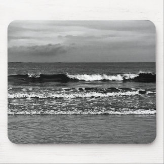 Mouse pad with black and white photo of the ocean