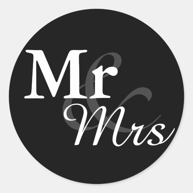 Mr&Mrs Simple Elegant Typography Wedding Favour Classic Round Sticker (Front)