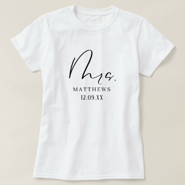 Mrs Black Modern Script Custom Wedding Newlywed T- T-Shirt (Design Front)