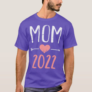 Mum 2022 for pregnancy announcement 2 T-Shirt