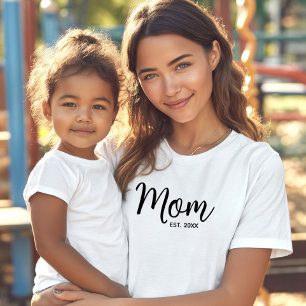 Mum Black Script Established Date Minimal Bold T-Shirt