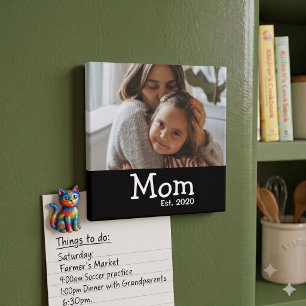 Mum Est Saying White Whimsical Font Magnet
