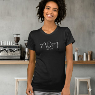 Mum Established New Mum Gift  T-Shirt